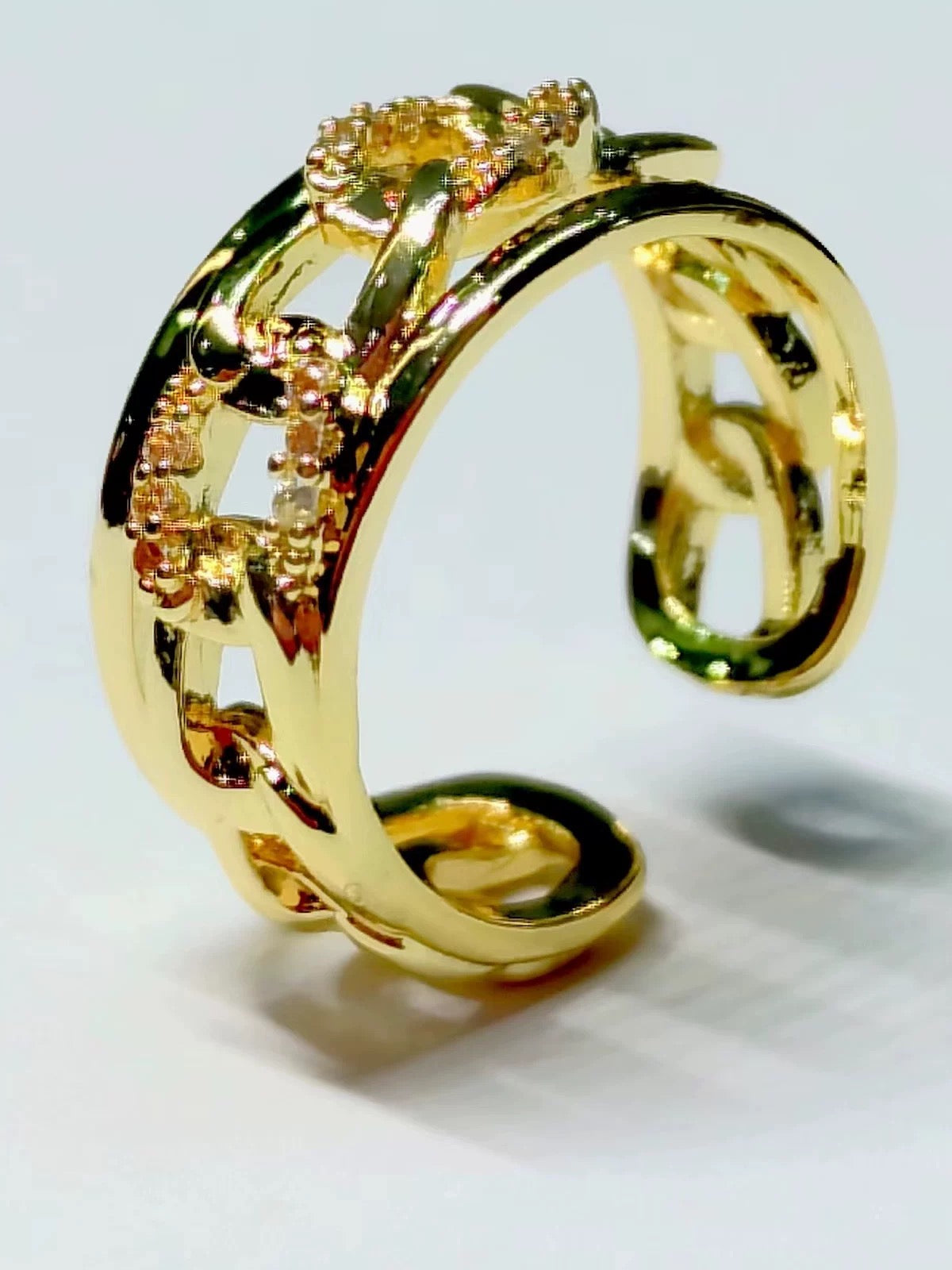 A shiny zircon ring – My Store