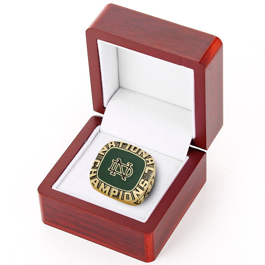 1977 Notre Dame championship ring with box for men